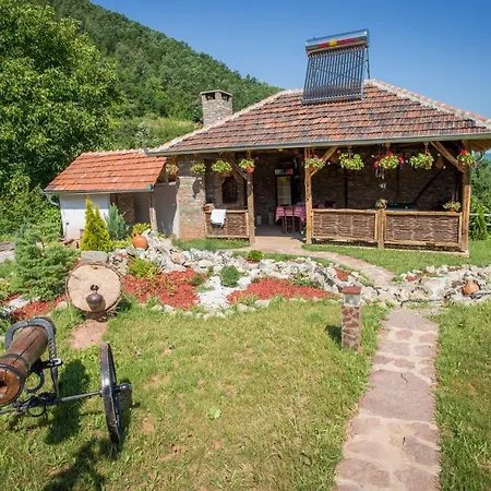 Seosko Domacinstvo „gabar” * Custica