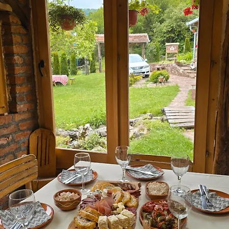 بيت للعطل Seosko Domacinstvo „gabar” Custica
