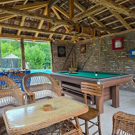 بيت للعطل Seosko Domacinstvo „gabar” Custica